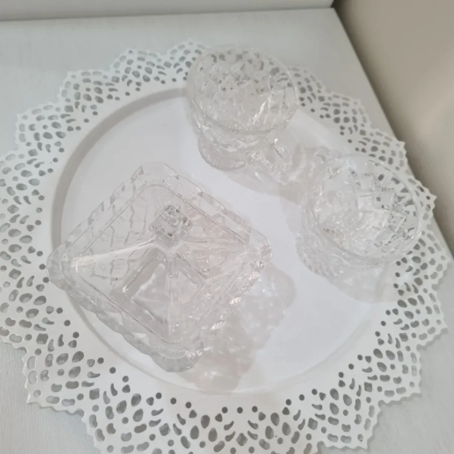 فنجان چای و قندان