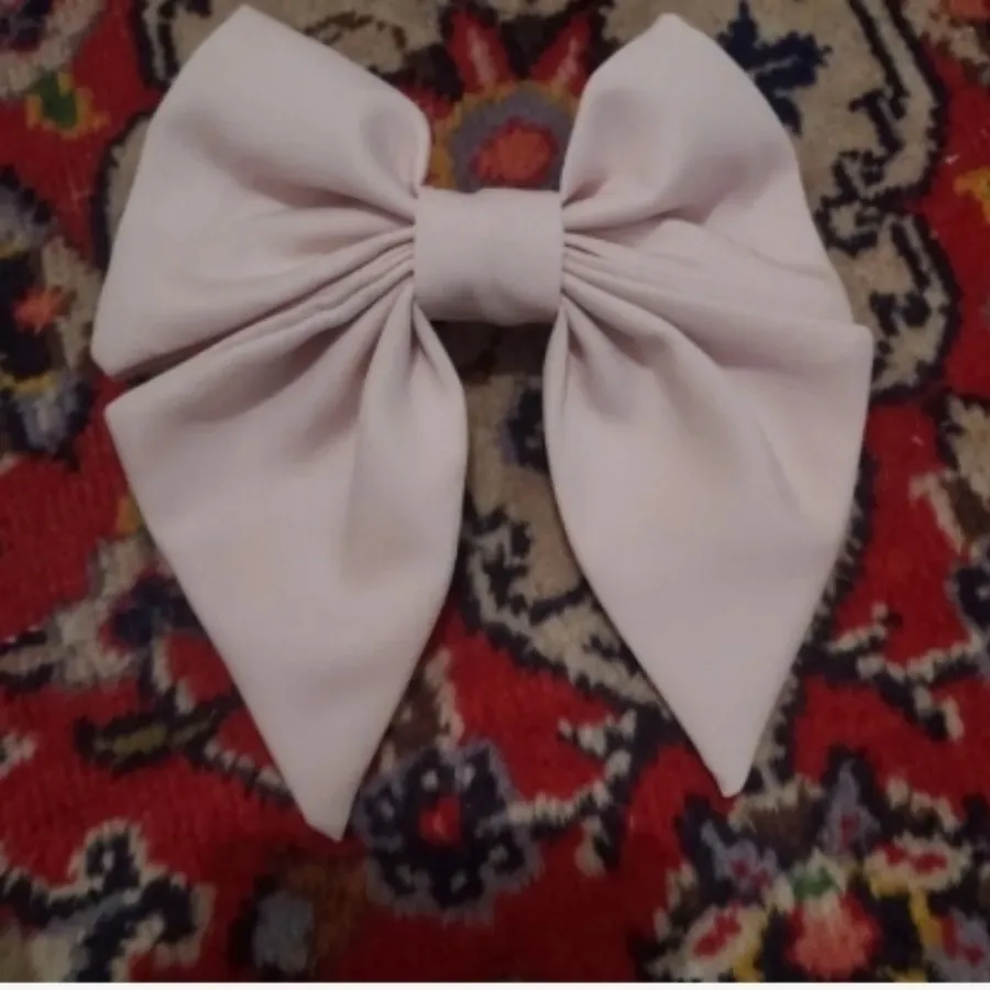 گل سر و دستبند چرمی