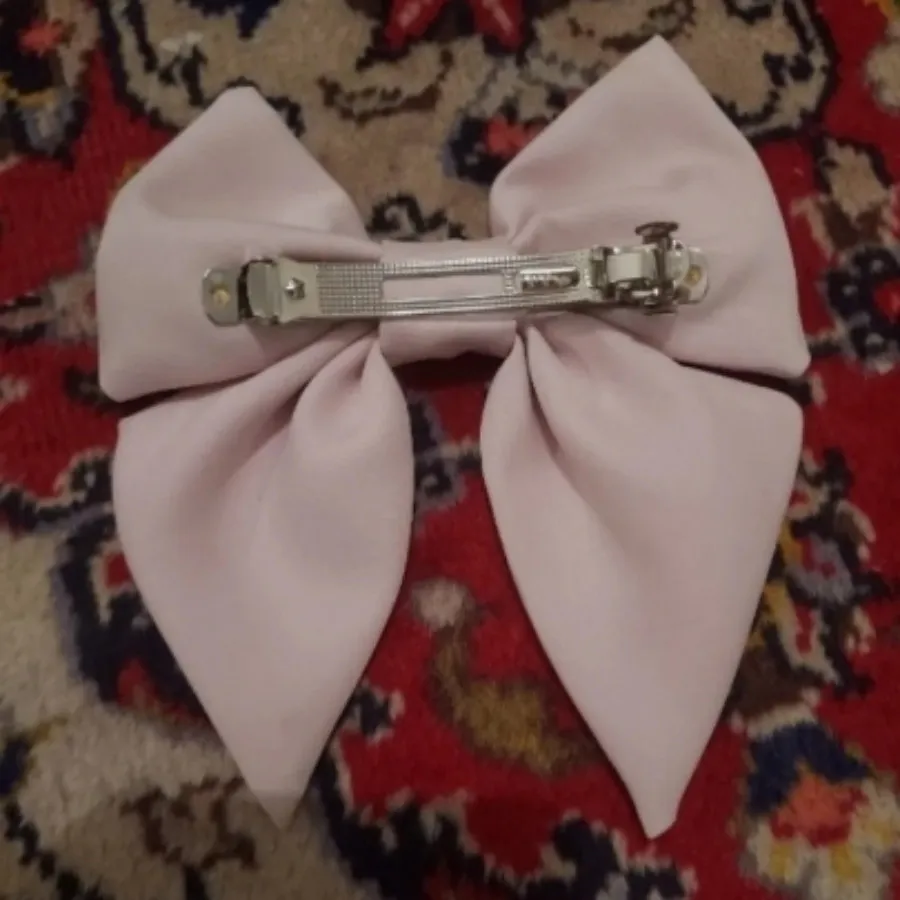 گل سر و دستبند چرمی