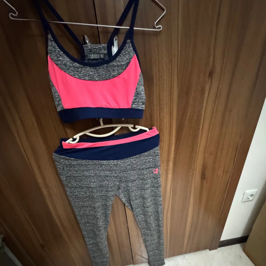 ست نیم تنه و لگ ورزشیS