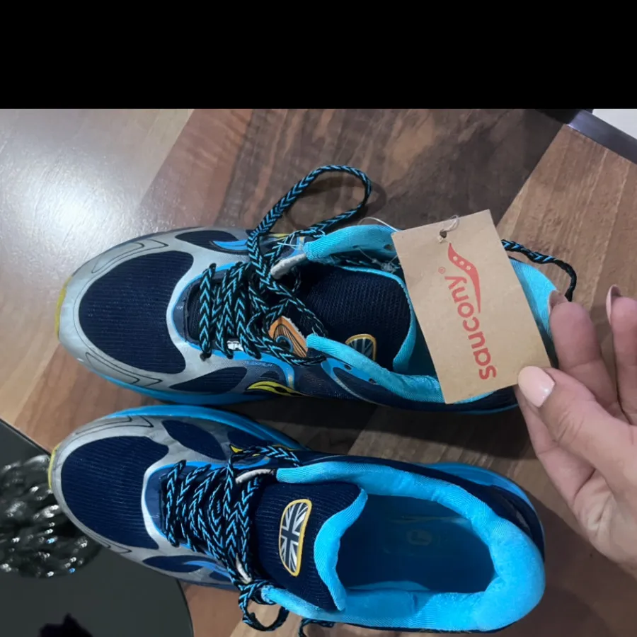 کفش کتونی ساکنی