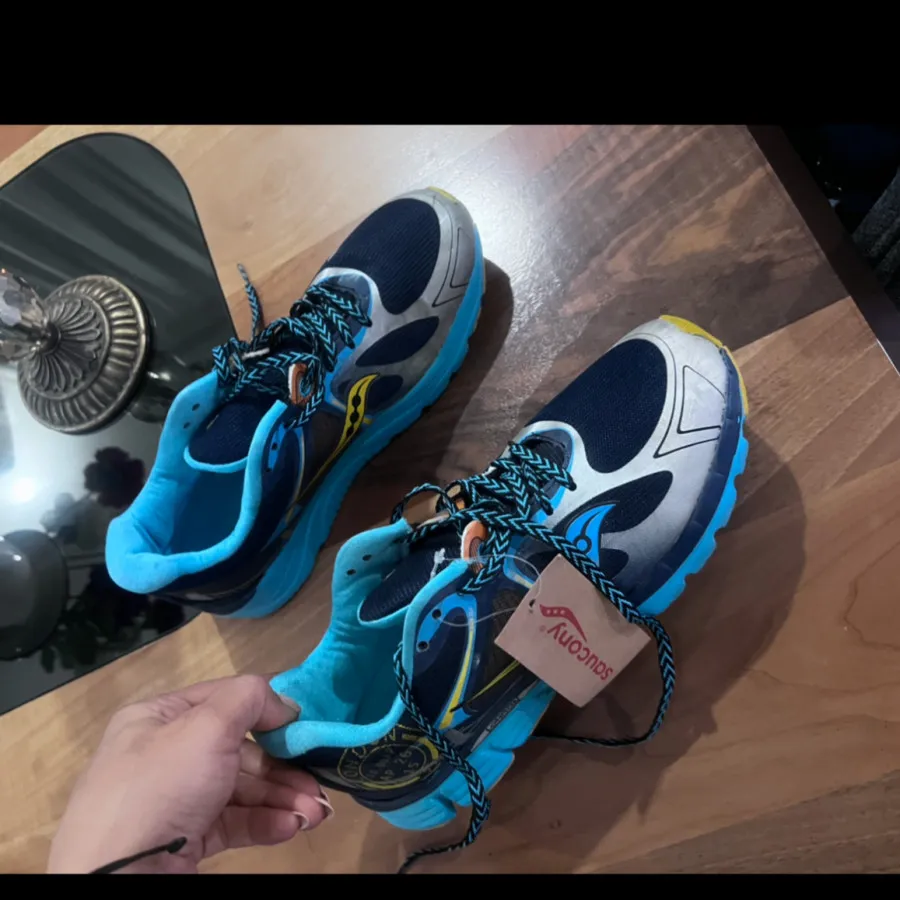 کفش کتونی ساکنی