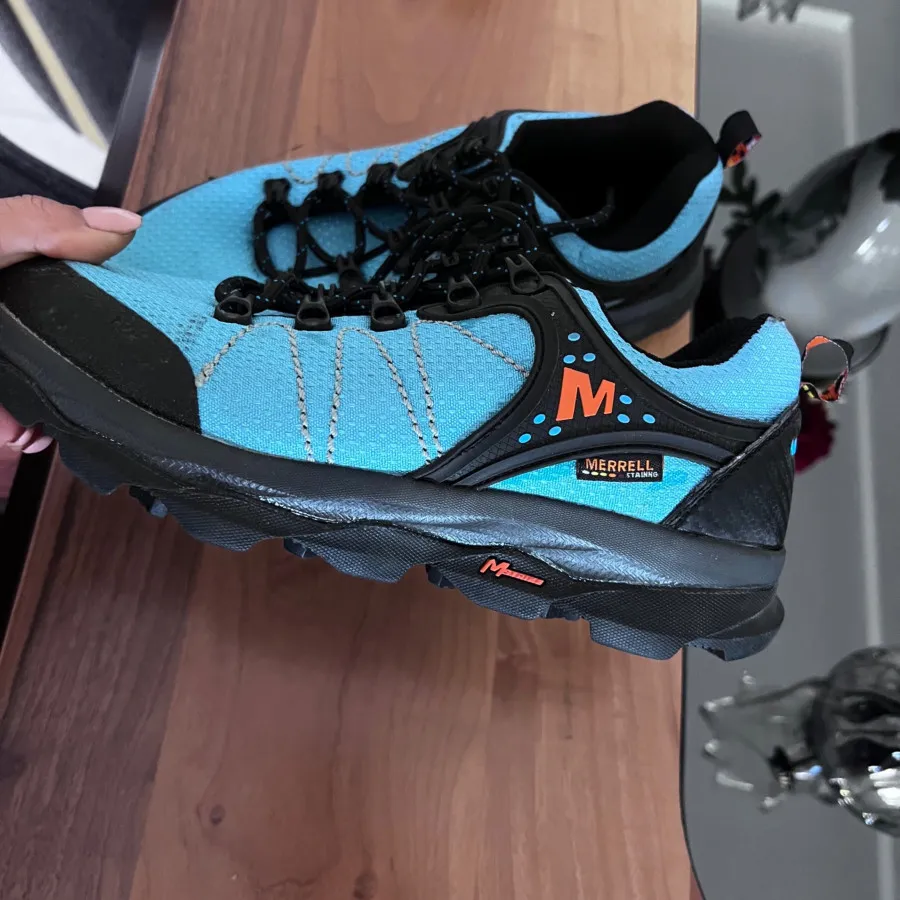 کفش کتونی مرل