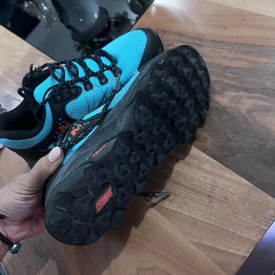 کفش کتونی مرل