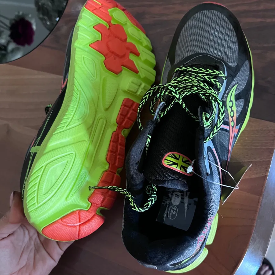 کفش کتونی ساکنی