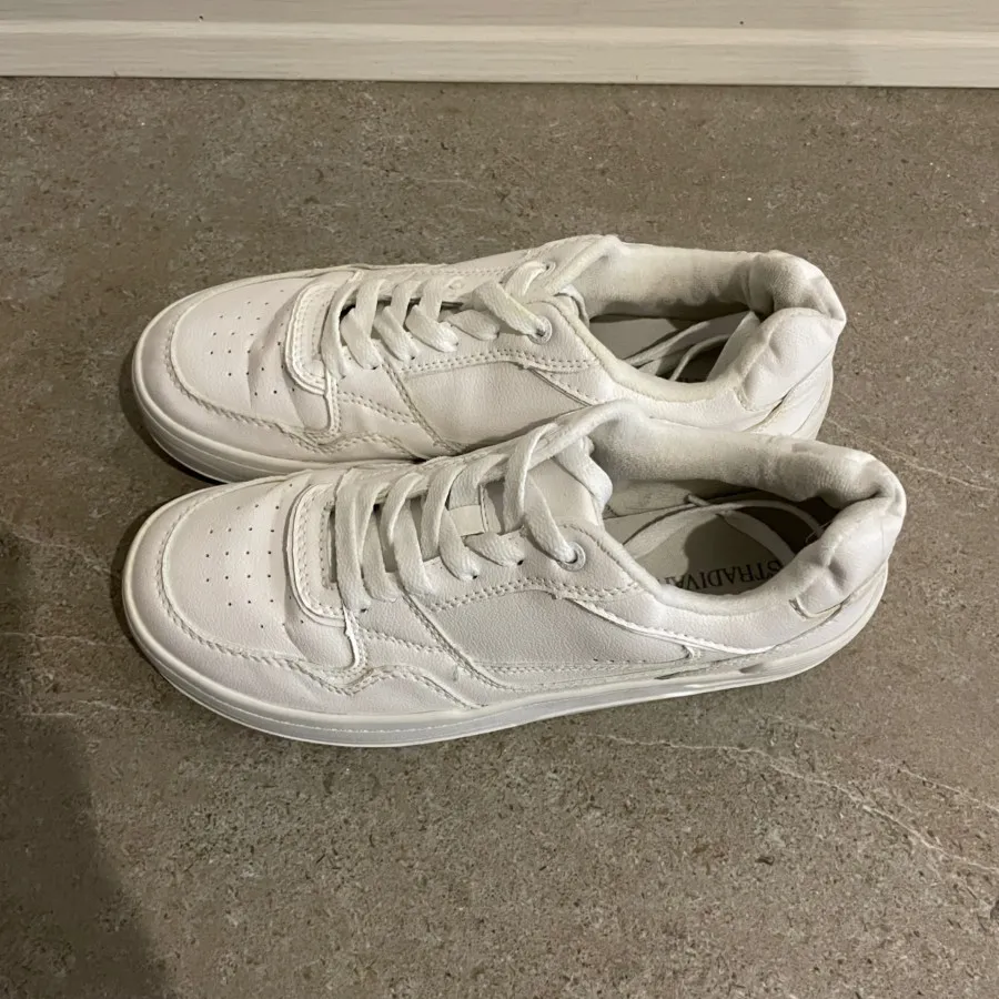 کفش استرادیواریوس