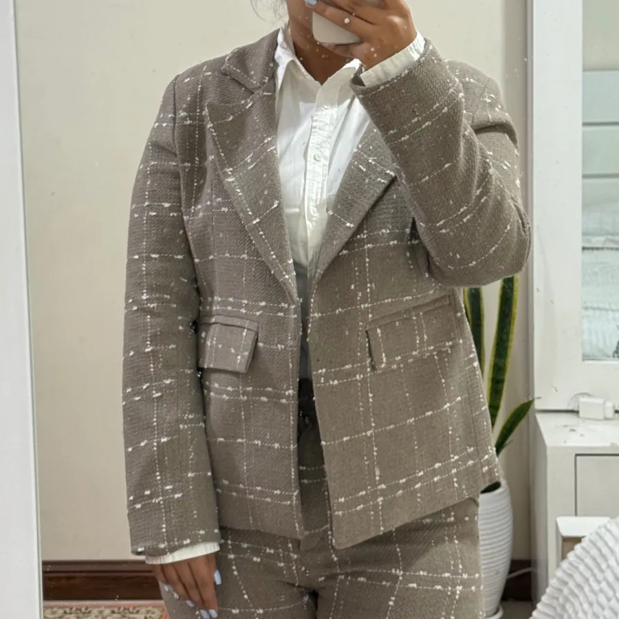 کراپ کت و‌ شلوار