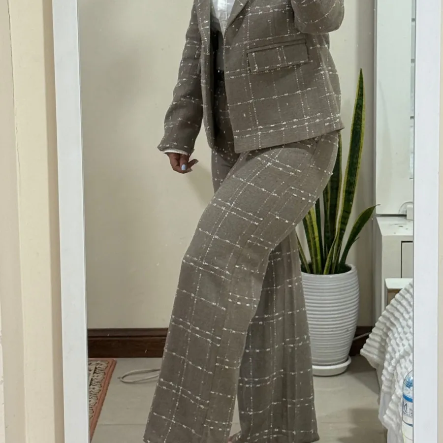 کراپ کت و‌ شلوار