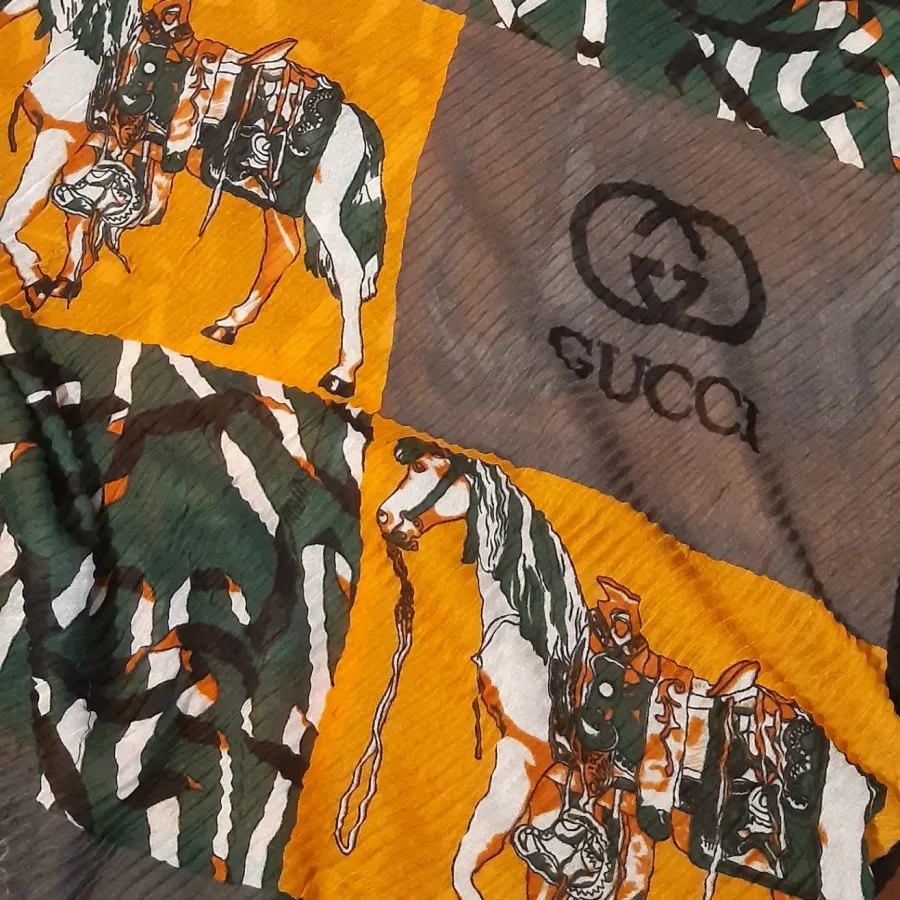 شال پلیسه طرح دار