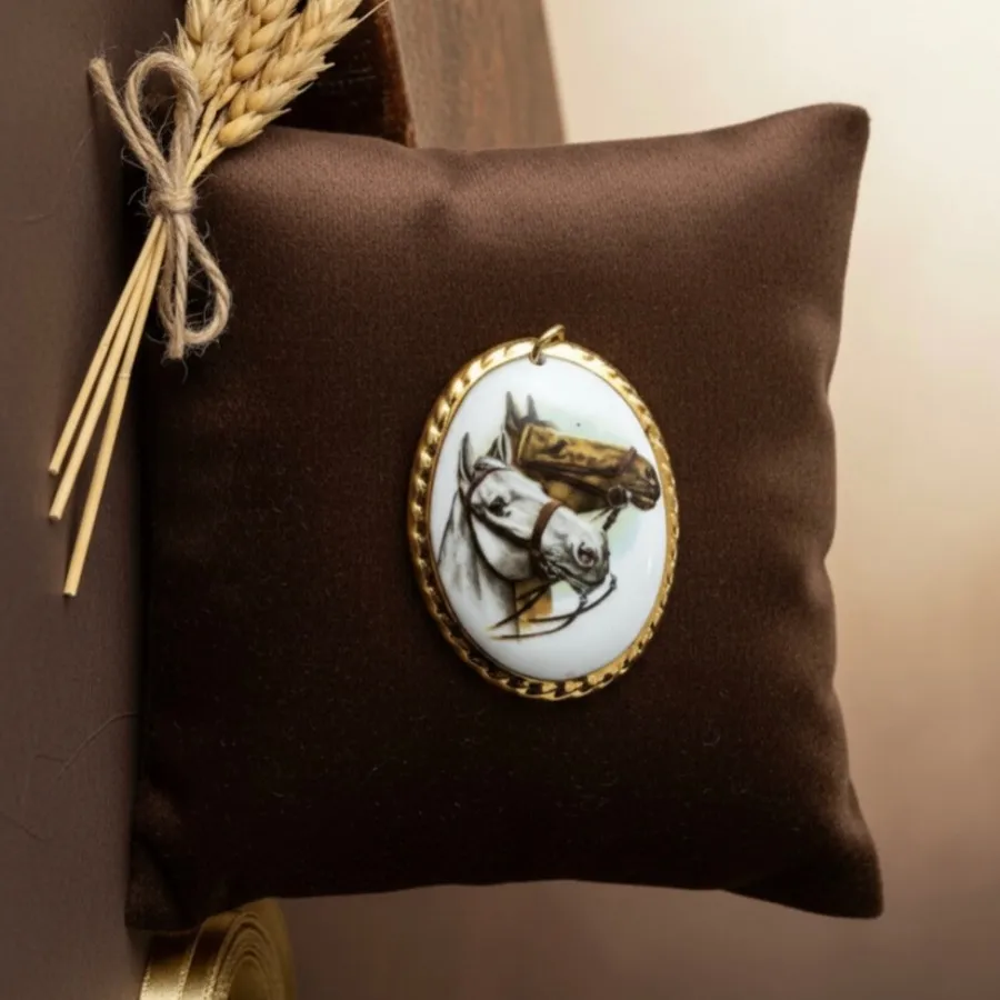 آویزگردنی طرح اسب