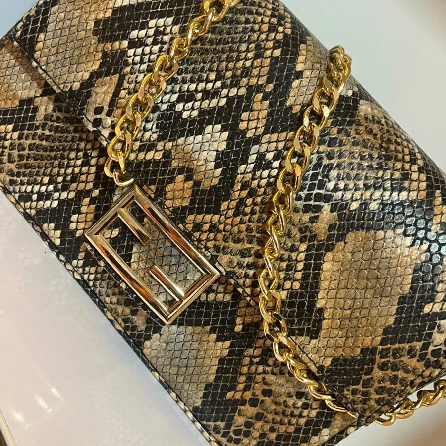 کیف پوست ماری