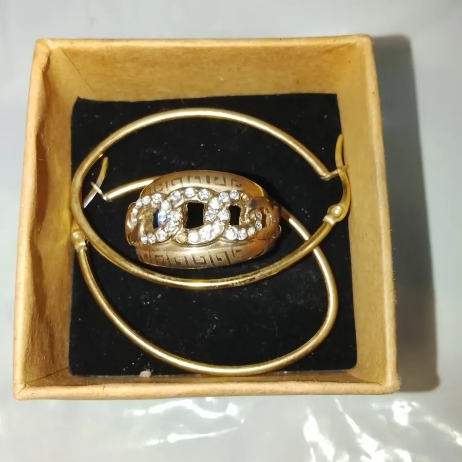 انگشتر و گوشواره زنانه