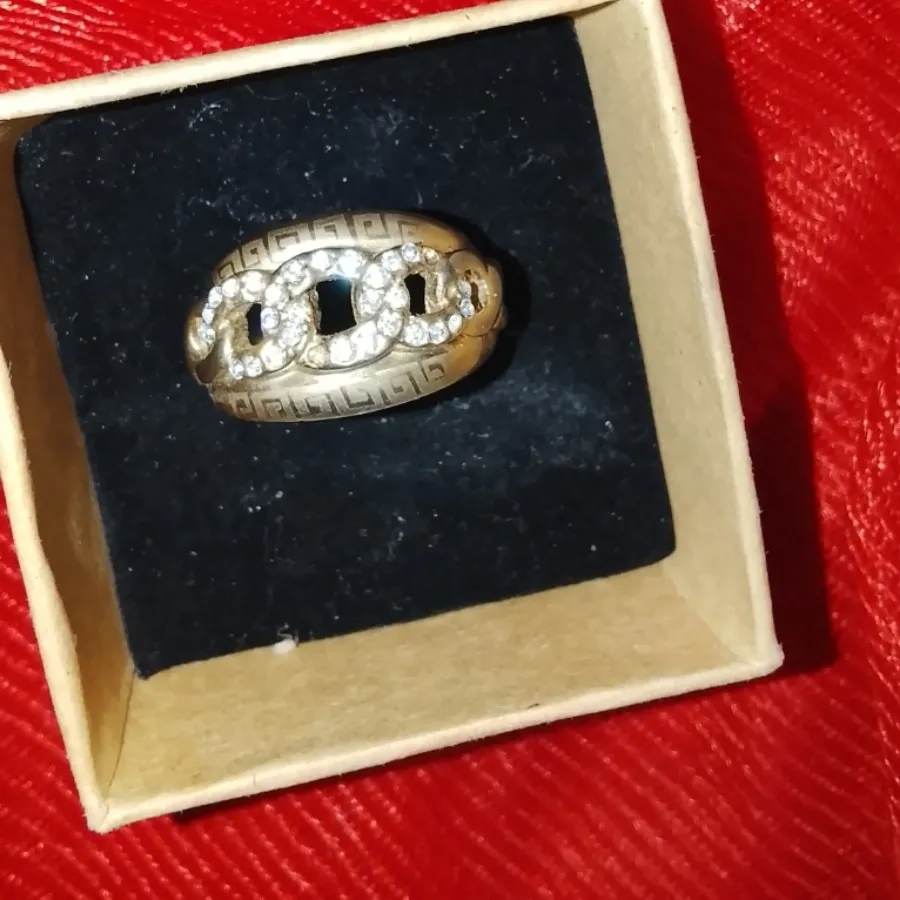 انگشتر و گوشواره زنانه