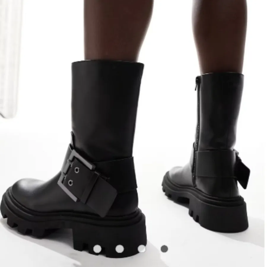 بوت استرادیواریوس