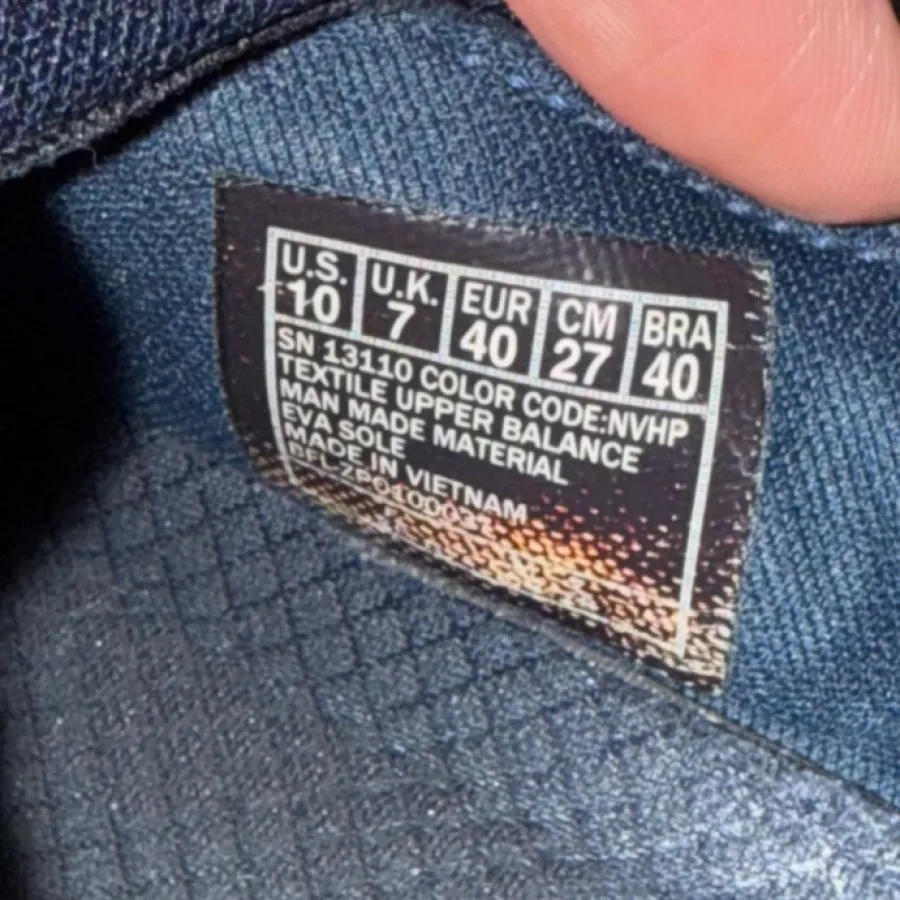 کفش از برند اسکیچرز