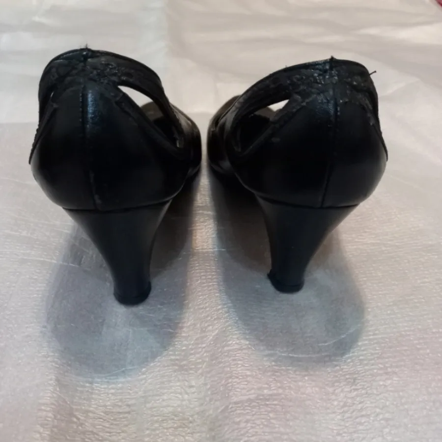 کفش چرم بالی