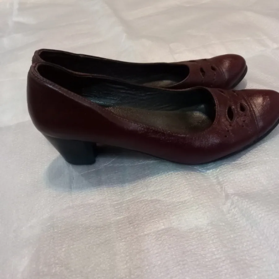 کفش چرم زرشکی