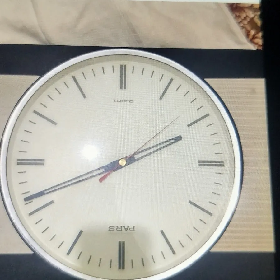 ساعت دیواری قدیمی