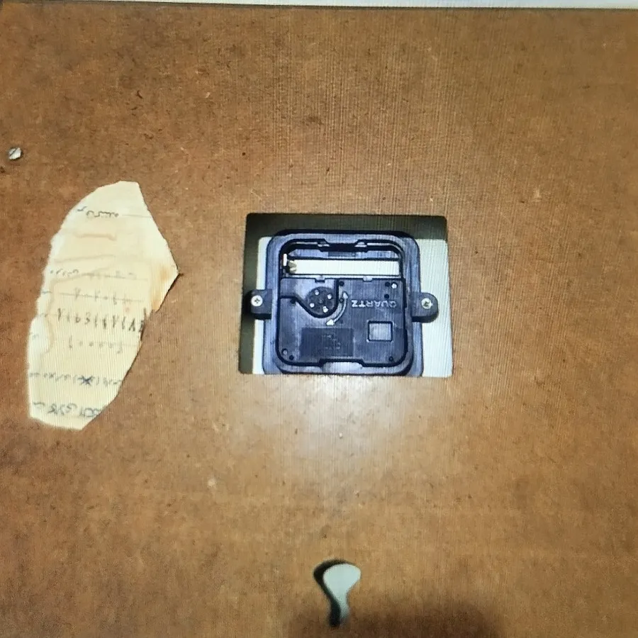 ساعت دیواری قدیمی