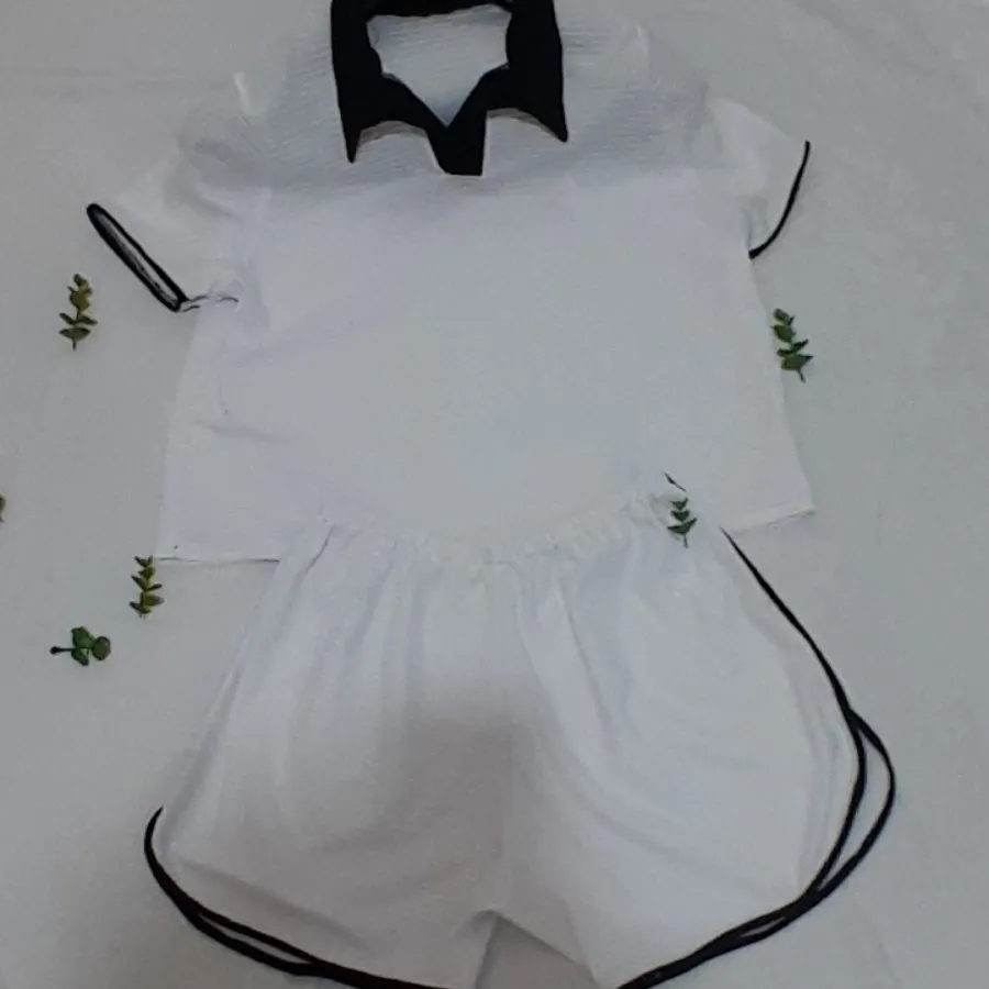 بلوز و شلوارک.