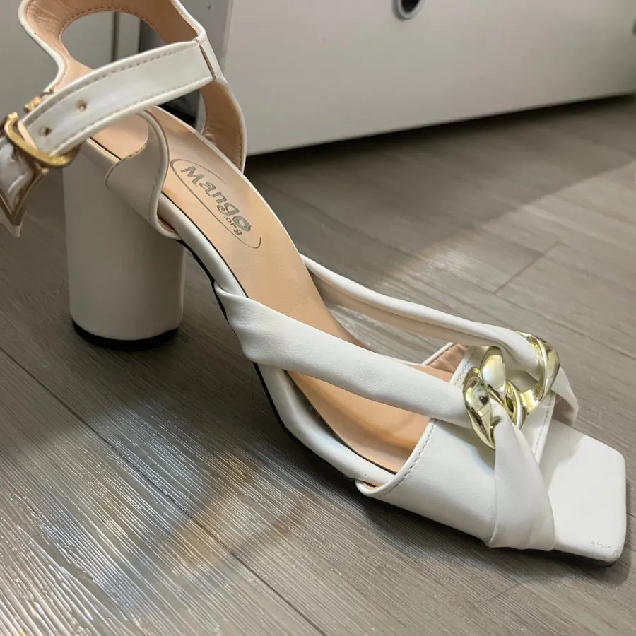 کفش پاشنه بلند کارتیر