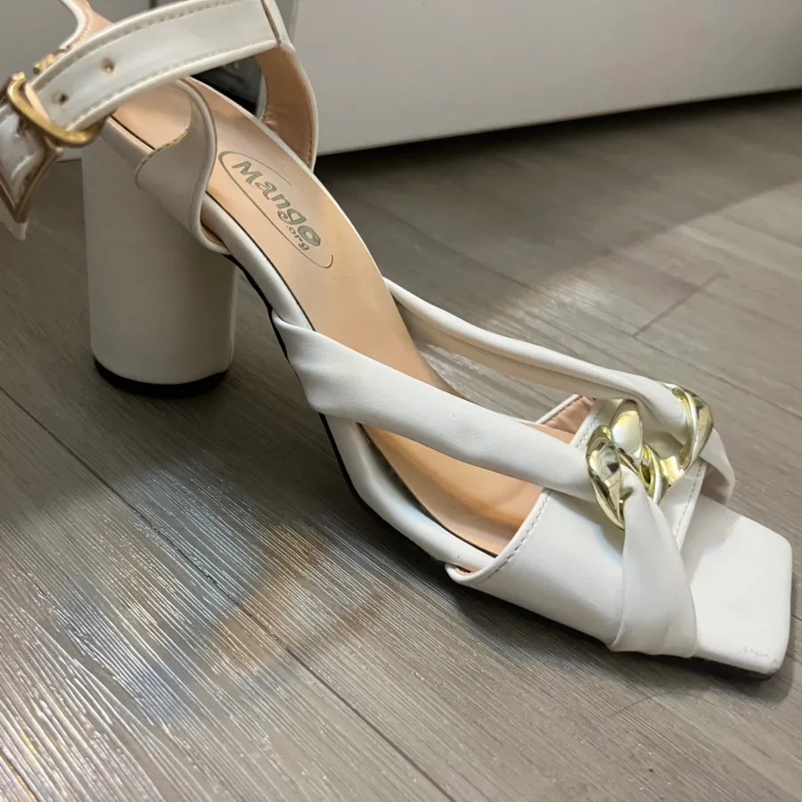 کفش پاشنه بلند کارتیر