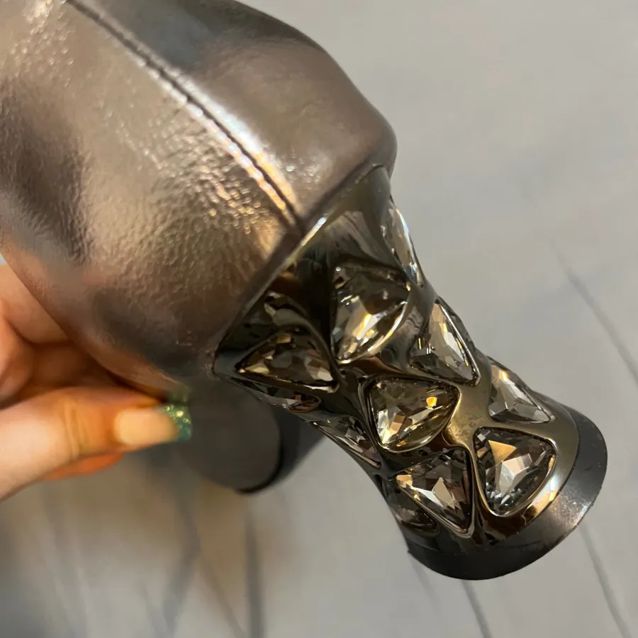 کفش نوک تیز کرومیک