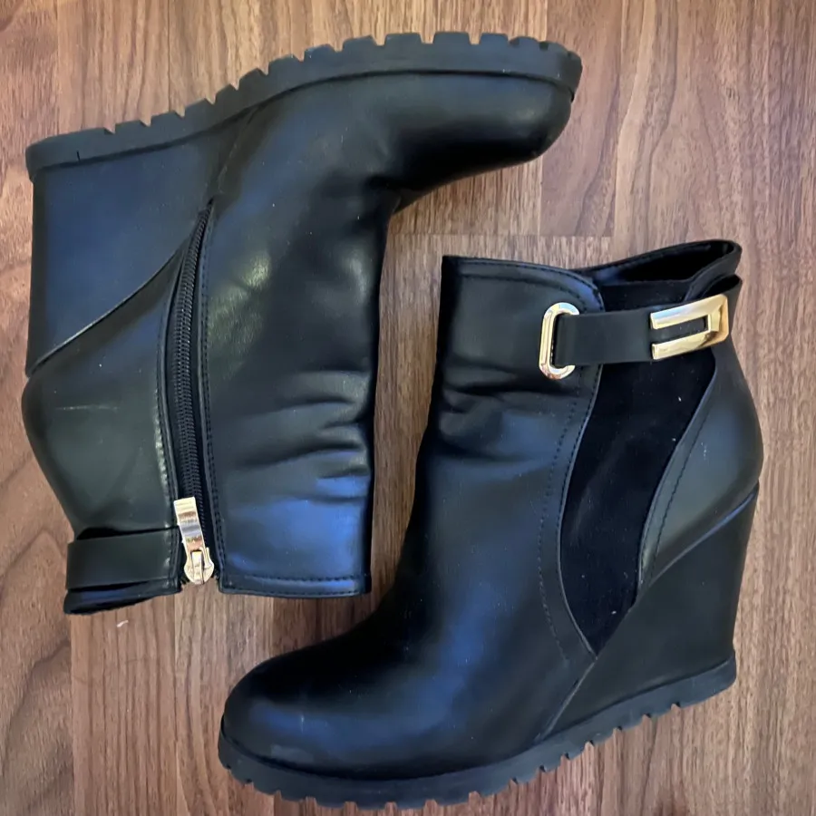 نیم بوت لژدار سیاه