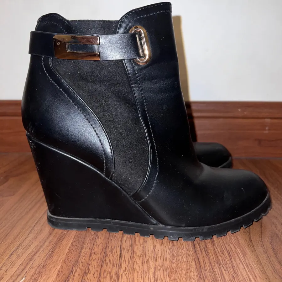 نیم بوت لژدار سیاه