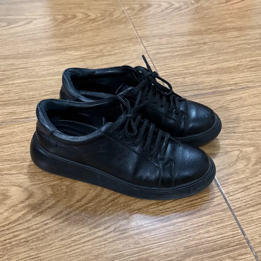 کتونی مشکی چرم تبریز