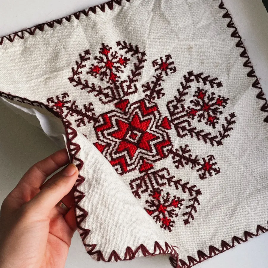 کوسن گلدوزی