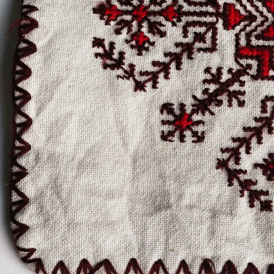 کوسن گلدوزی