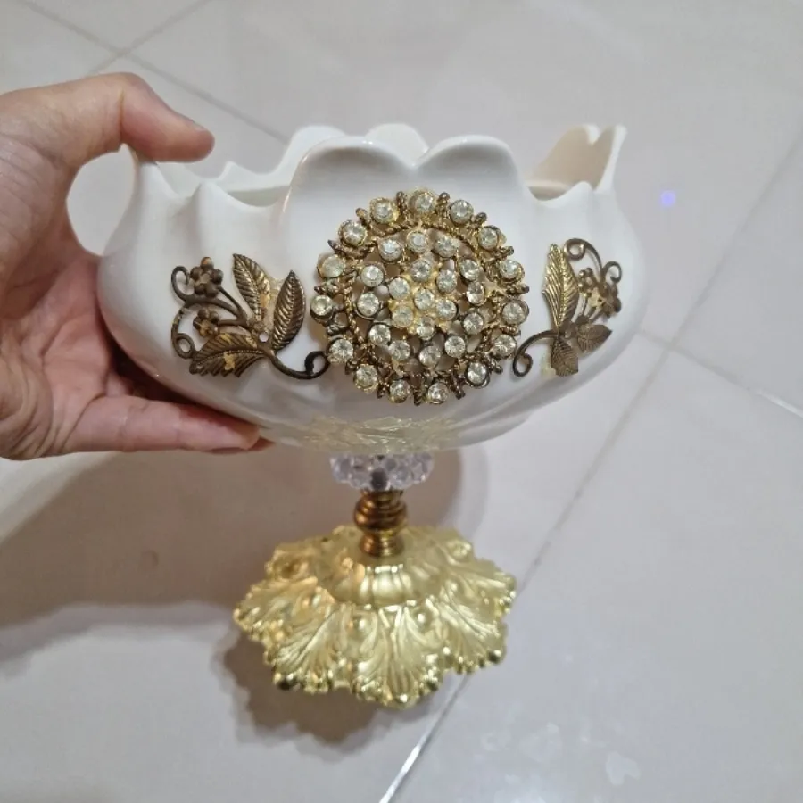 ظرف شکلات خوری