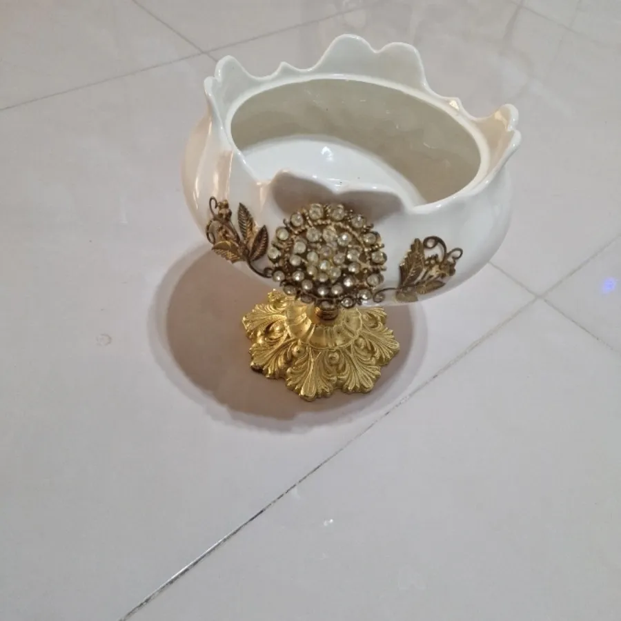 ظرف شکلات خوری