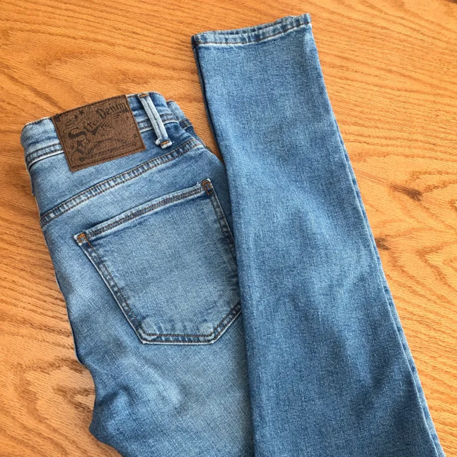 شلوار جین زنانه