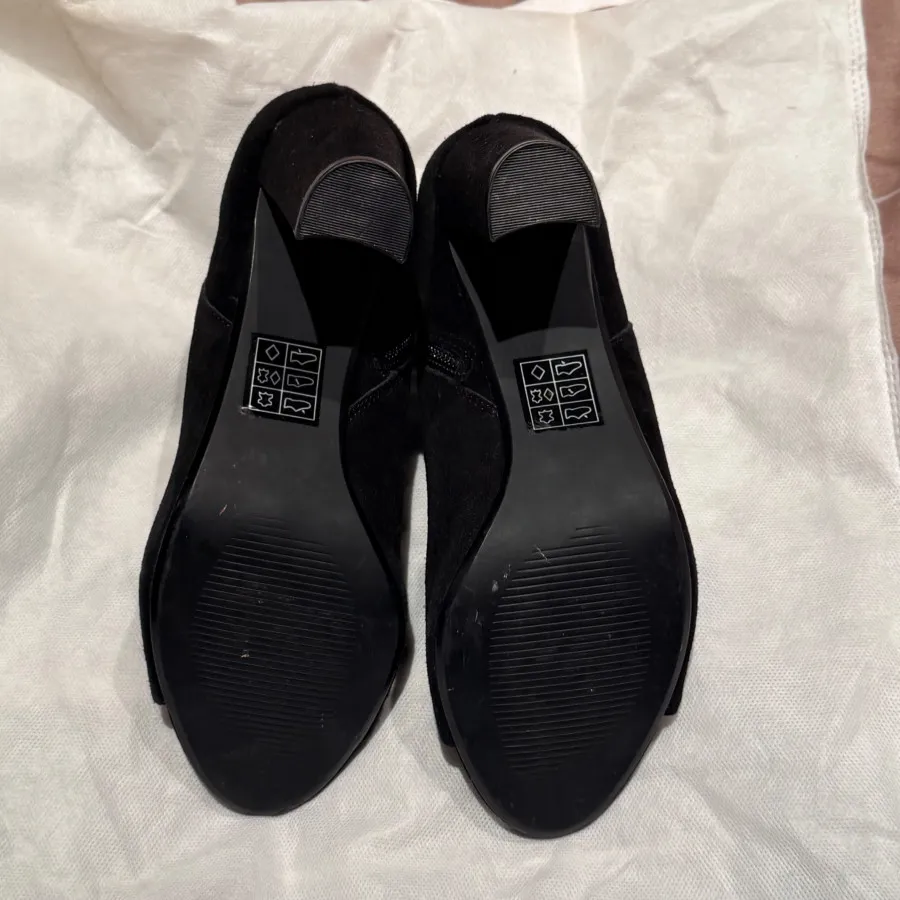 بوت پاشنه داره کلارکس