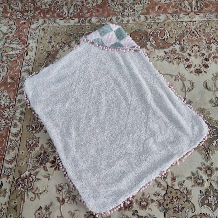 پتو دور پیچ نوزاد