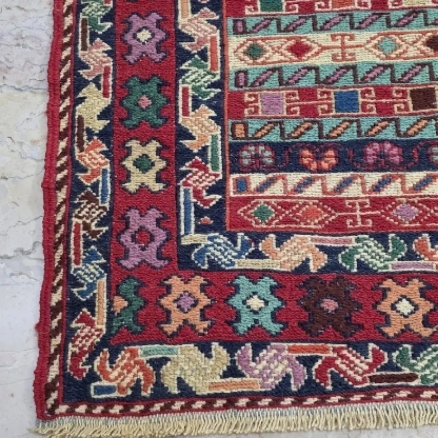 گلیم پشمی دستباف