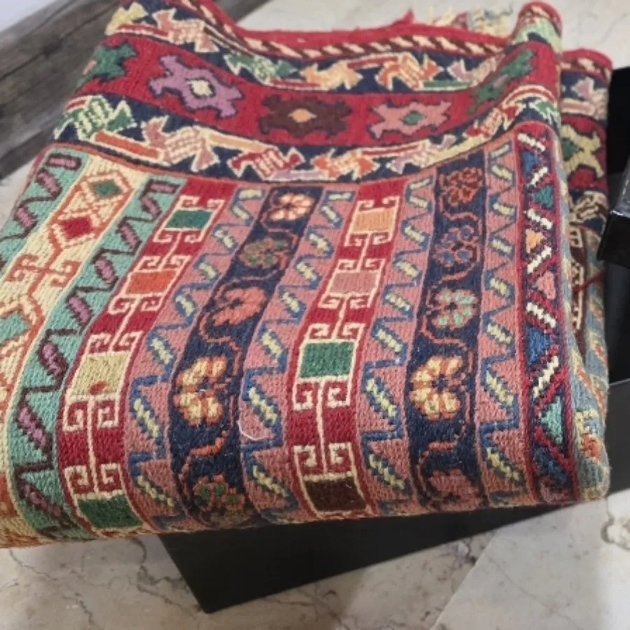 گلیم پشمی دستباف