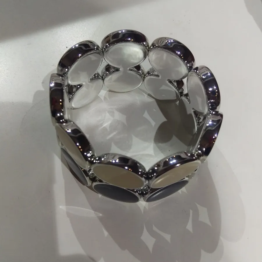 دسبند سیاه و سفید