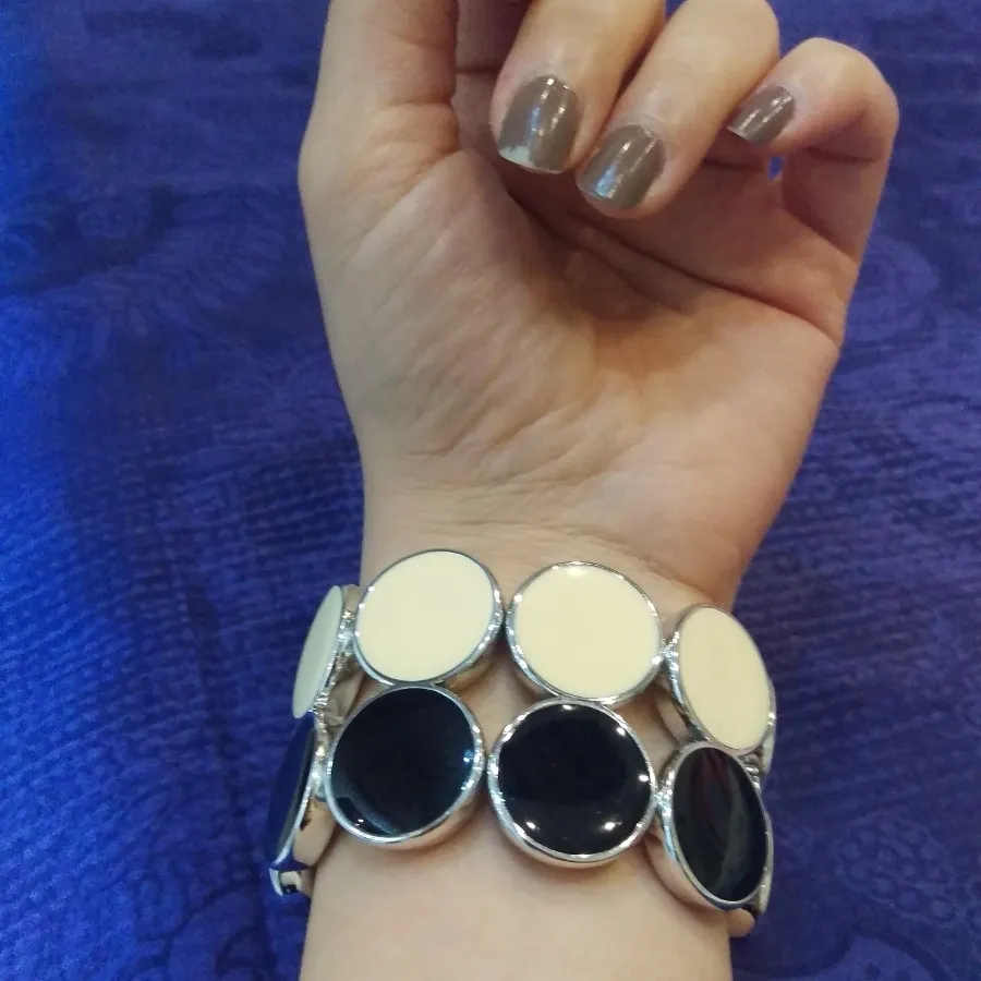 دسبند سیاه و سفید