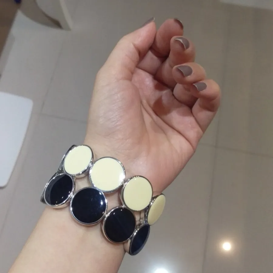 دسبند سیاه و سفید