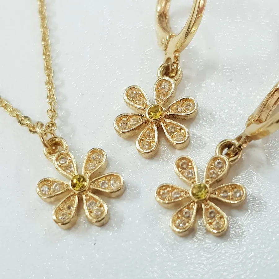 نیم ست گل بابونه نگین دار