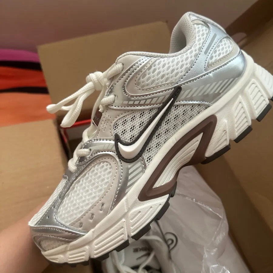 کتونی نایکی وی5