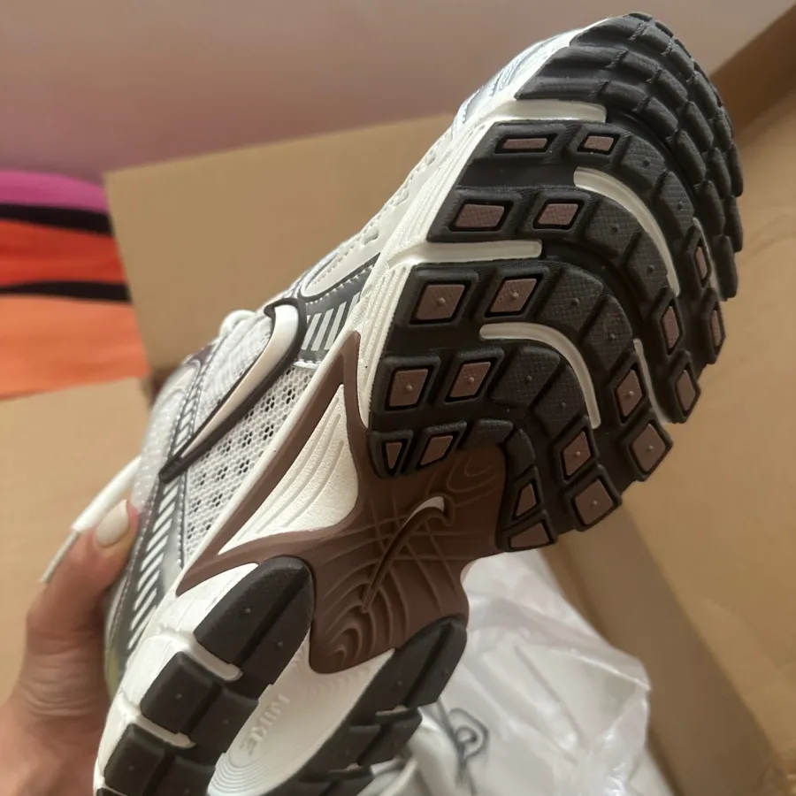 کتونی نایکی وی5