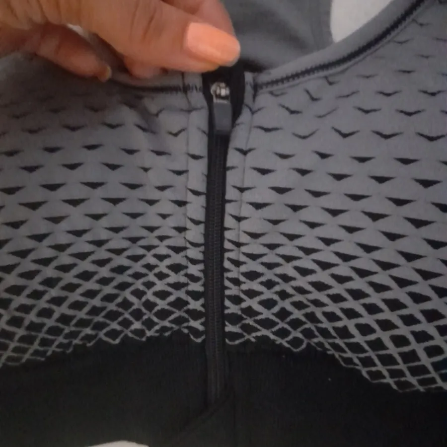 نیم تنه ورزشی