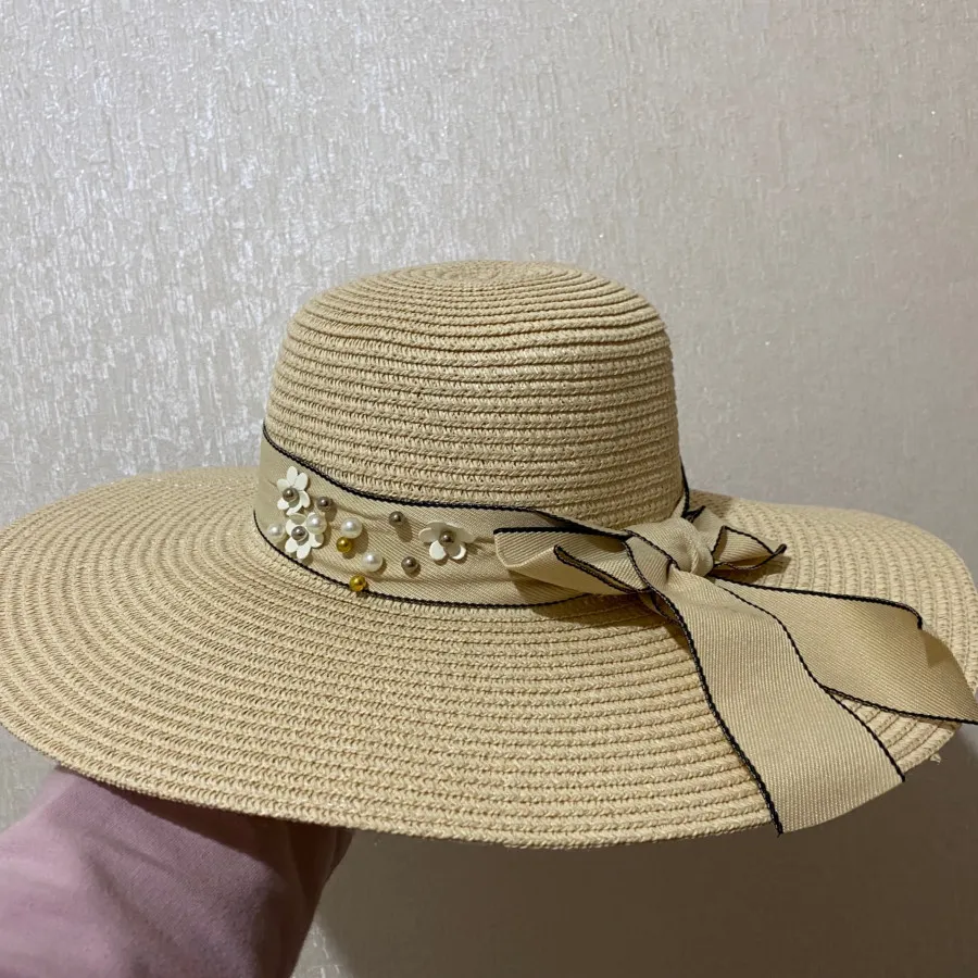 کلاه لبه دار حصیری