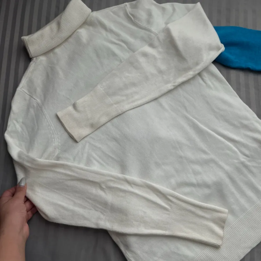 بافت سفید یقه اسکی