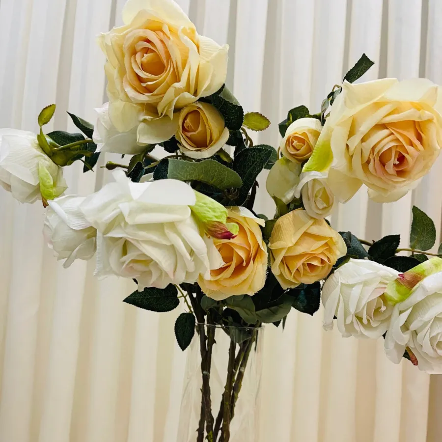 گلدان همراه گل