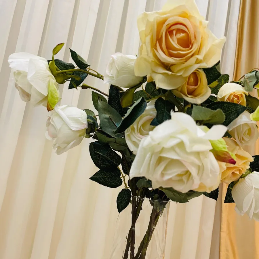 گلدان همراه گل